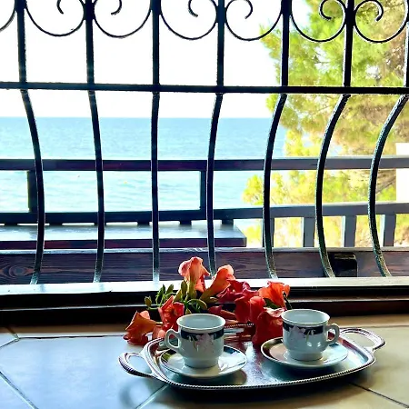 The House By The Sea Apartment *