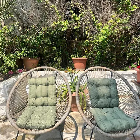 The House By The Sea מטהמורפוסי